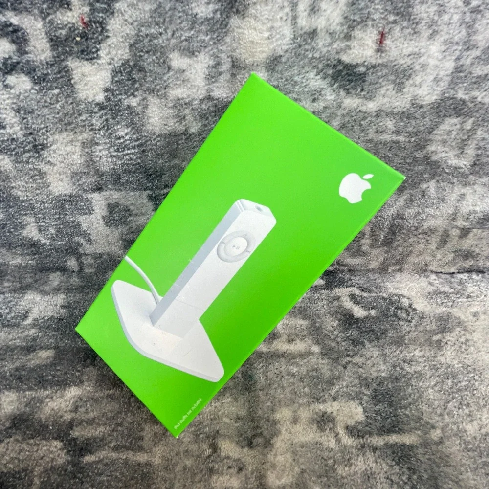 Apple iPod Shuffle Dock M9757G/S Vintage iPod Accessory White New Factory Sealed